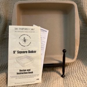 New!!! The Pampered Chef - Heritage Collection - 9in Square Baker